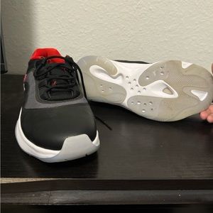 Men’s basketball shoes